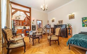 Climatic Studio For 2-4 Person In Main Square